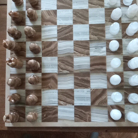 Handmade marble chess set - Picture 3 of 3